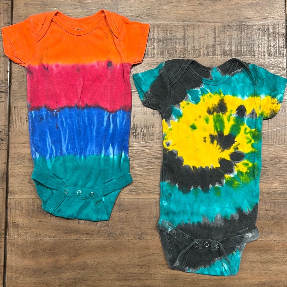 Gerber 2 tie dyed bodysuits